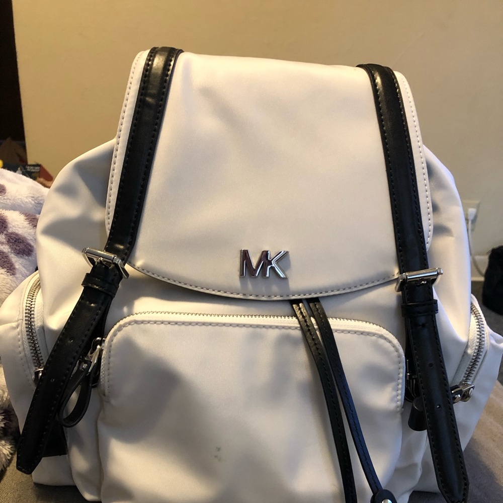 MichLe Kors Medium Beacon Bag